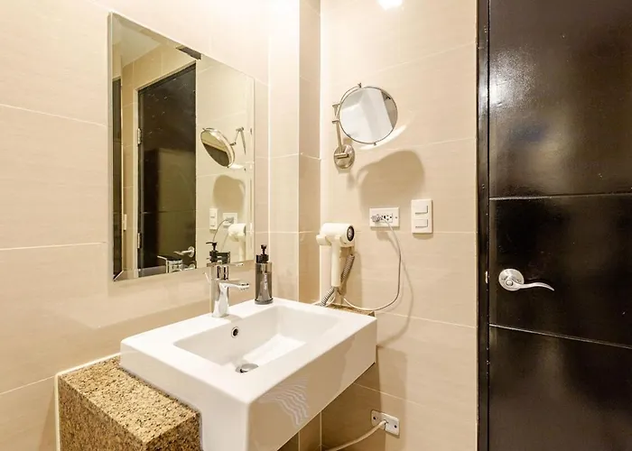 Your Cozy And Elegant Airport Home, Steps From Naia T3 Aparthotel